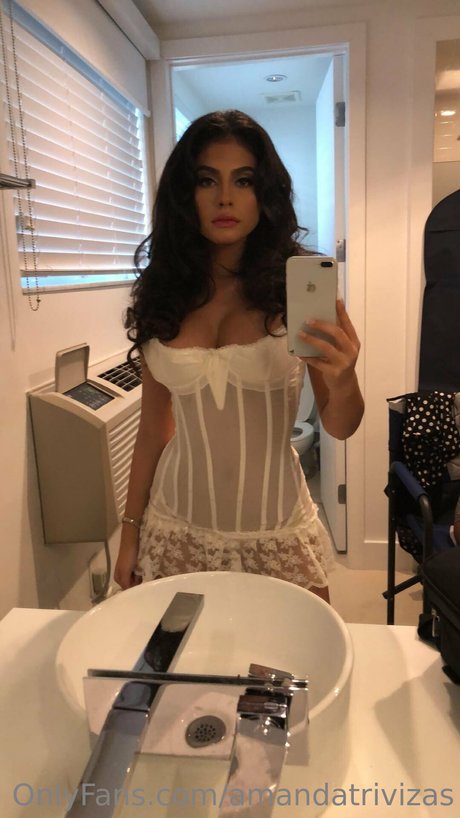 Foto di nudo di fuga di OnlyFans di Amanda Trivizas