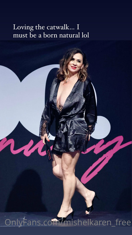 Naken läckt OnlyFans-bild av Mishel Karen