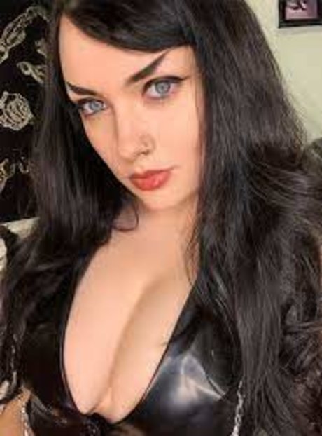 Nahá fotka uniklých OnlyFans od Countess Jezebeth