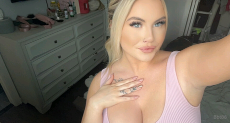 Nøgent lækket OnlyFans-billede af Bailey Saint