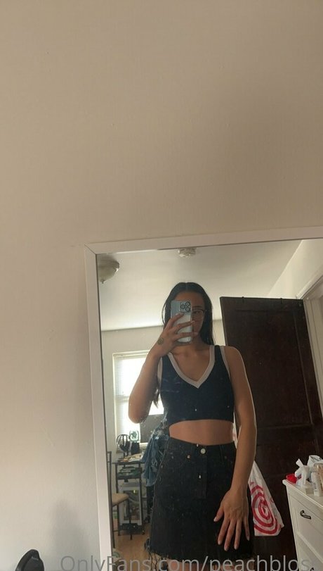 Naken lekkede OnlyFans-bilde av Peachbloss