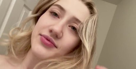 Nahá fotka uniklých OnlyFans od Madi Anger