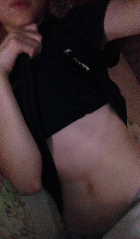 Nacktes geleaktes OnlyFans-Foto von Little Emo Kitten