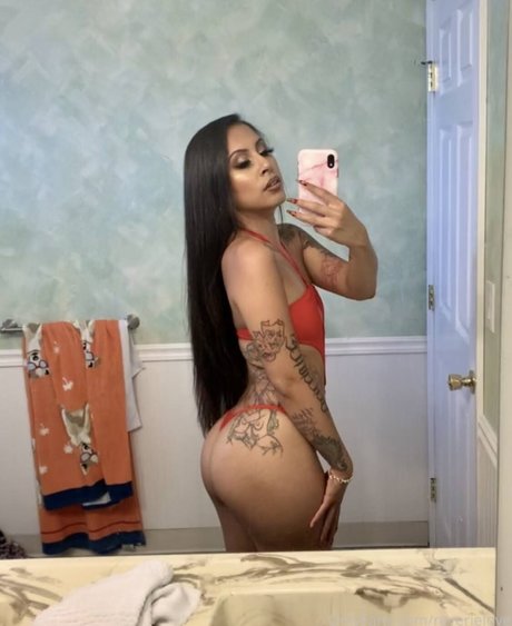 Nahá fotka uniklých OnlyFans od Reverie Love