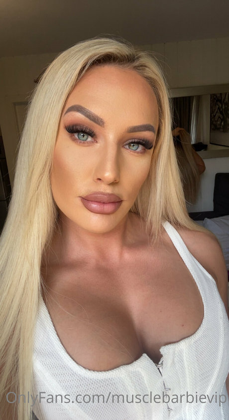 Nahá fotka uniklých OnlyFans od Muscle Barbie