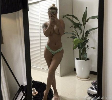 Photo nue de fuite OnlyFans de Rairainana
