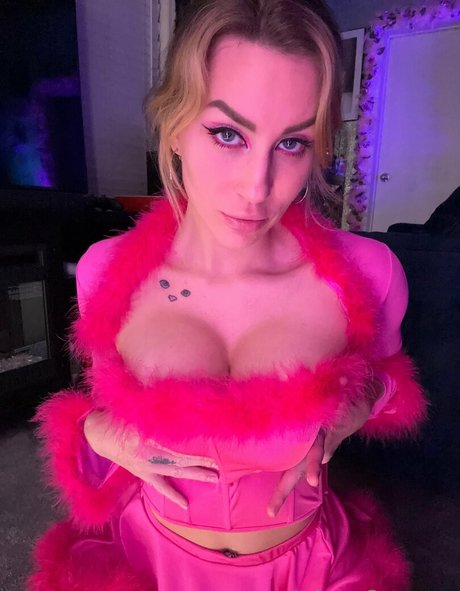 Nahá fotka uniklých OnlyFans od Ashtyn Joslyn