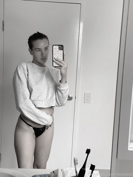Alasti lekkinud OnlyFans-i pilt Ines Basic