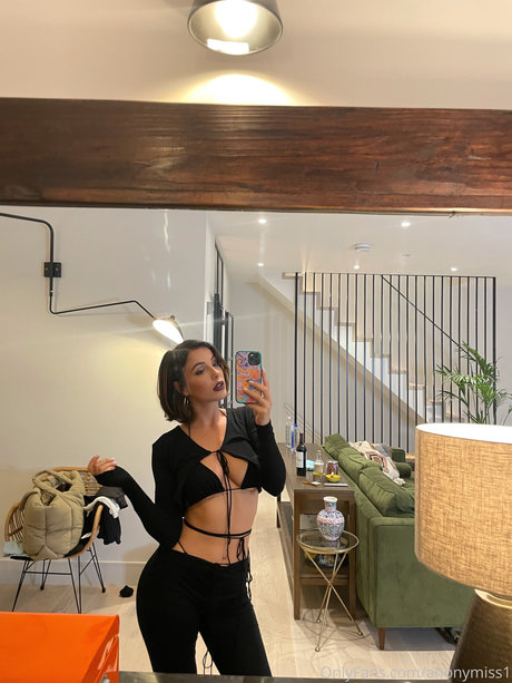 Naken lekkede OnlyFans-bilde av Anonymiss1