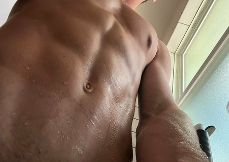 Nahá fotka uniklých OnlyFans od Twentoofree