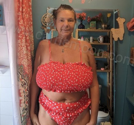 Nahá fotka uniklých OnlyFans od Carrie Moon