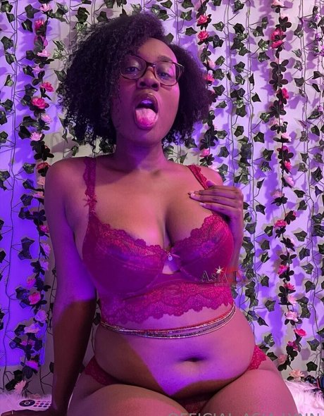Nahá fotka uniklých OnlyFans od Asialynnbby