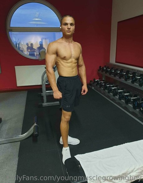 Youngmusclegrowingboy  nude leaked OnlyFans photo