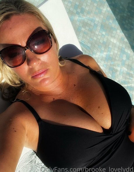 Naken läckt OnlyFans-bild av Brookelovelydd