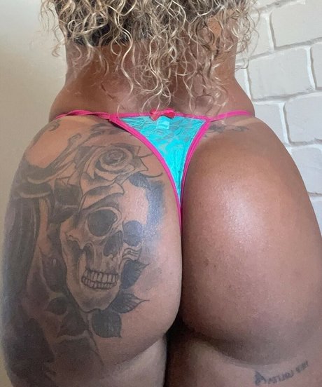 Nøgent lækket OnlyFans-billede af Allanna Jhessy