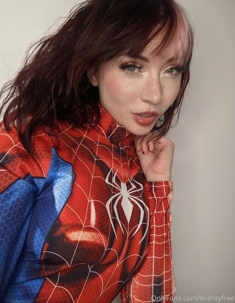 Nahá fotka uniklých OnlyFans od Evarayfree