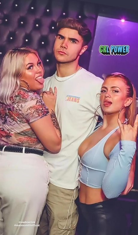 Alaston vuotanut OnlyFans-kuva Maisie Smith