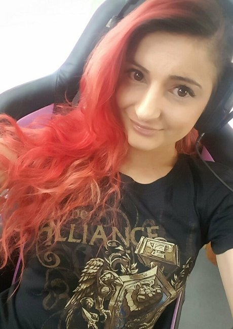 Anniefuchsia