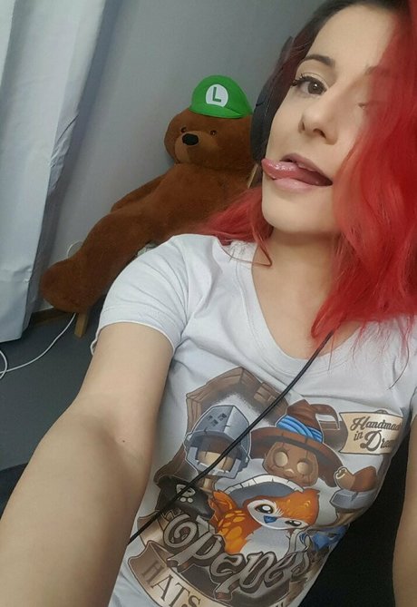 Anniefuchsia