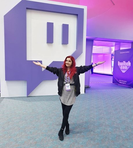 Anniefuchsia