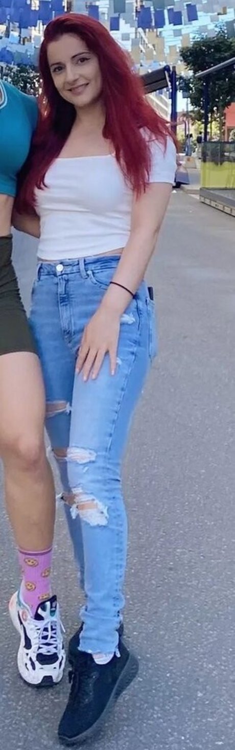 Anniefuchsia