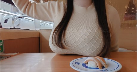 Nahá fotka uniklých OnlyFans od Mikansui