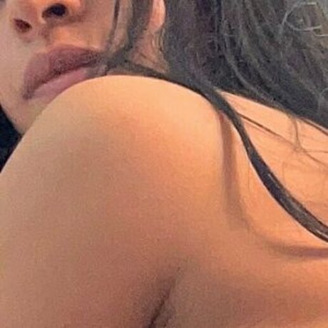 Alaston vuotanut OnlyFans-kuva Mteases