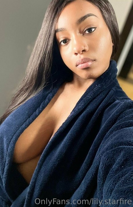 Nahá fotka uniklých OnlyFans od Lily Starfire