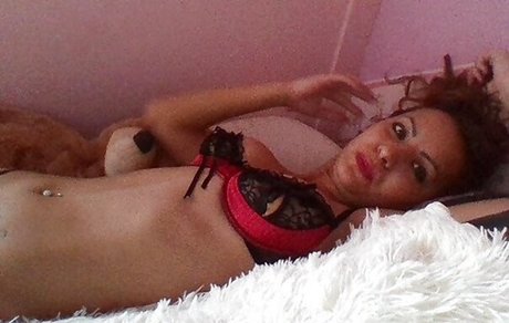 Naken lekkede OnlyFans-bilde av Marinela Adalbertova