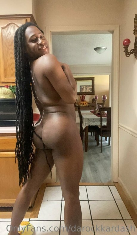 Naken lekkede OnlyFans-bilde av Darockkardash