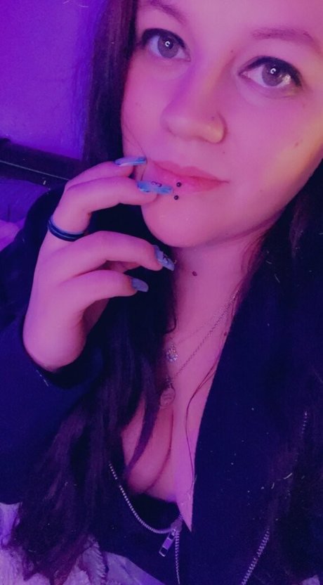 Naken lekkede OnlyFans-bilde av Niabugs