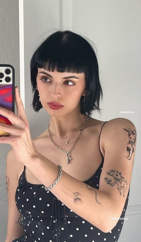 Naakte gelekte OnlyFans-foto van Rebecca Black