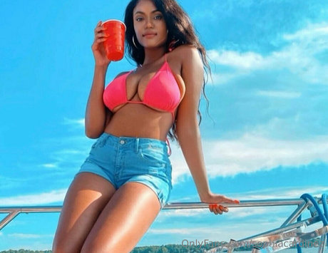 Nahá fotka uniklých OnlyFans od Sophiacardinez