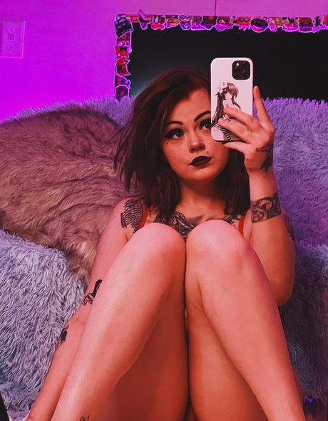 Naken lekkede OnlyFans-bilde av Alleykat
