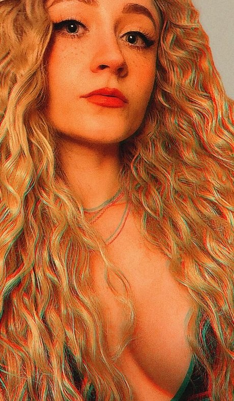 Janet Devlin