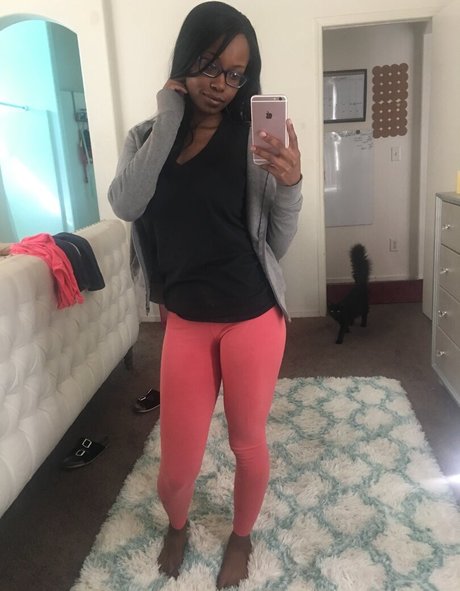 Jezabelvisser  nude leaked OnlyFans photo