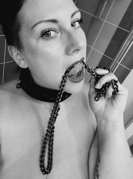 Nahá fotka uniklých OnlyFans od Darkmoonsubmiss