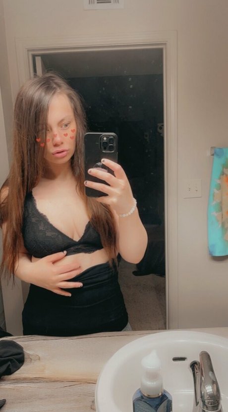 Naken lekkede OnlyFans-bilde av Victorialunaarose