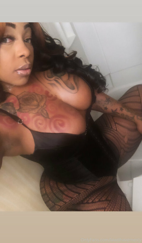 Обнаженная фотография утечки OnlyFans от Lawdhavemercy
