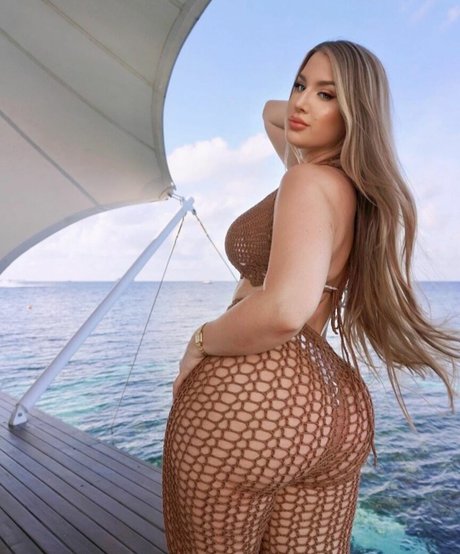 Nøgent lækket OnlyFans-billede af Ariella Eder