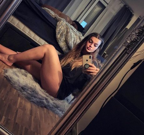 Nacktes geleaktes OnlyFans-Foto von Sarah Slavo