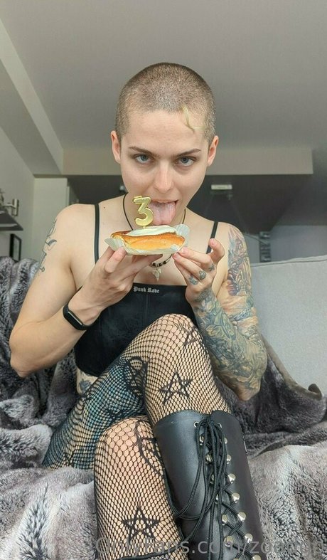Alasti lekkinud OnlyFans-i pilt Zoadgo