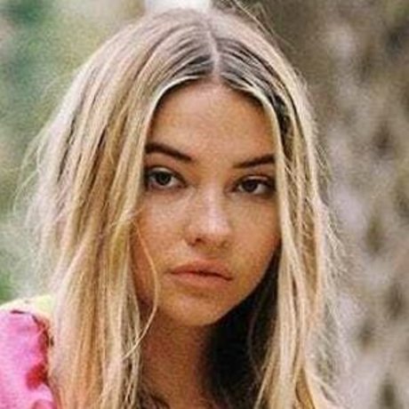 Naken lekkede OnlyFans-bilde av Madelyn Cline