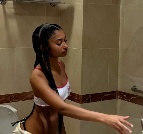Nahá fotka uniklých OnlyFans od Bbtrickz
