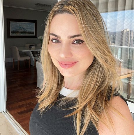 Naakte gelekte OnlyFans-foto van Rachel Sherazade