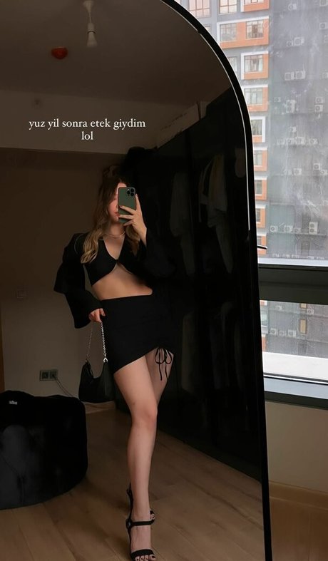 Naken lekkede OnlyFans-bilde av Miafitz