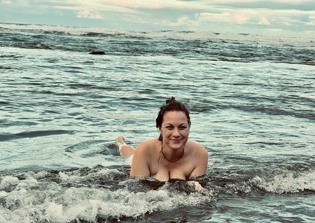 Alasti lekkinud OnlyFans-i pilt Boobstruggle