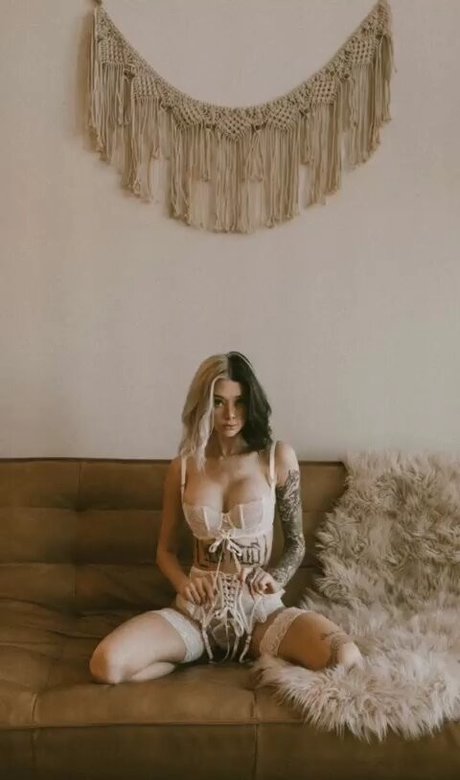 Nahá fotka uniklých OnlyFans od Alyssa Litanski