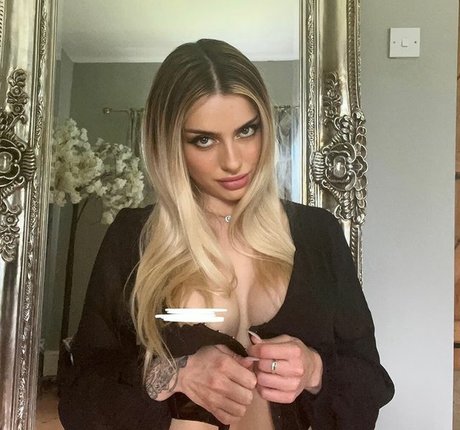 Alasti lekkinud OnlyFans-i pilt Peachypops