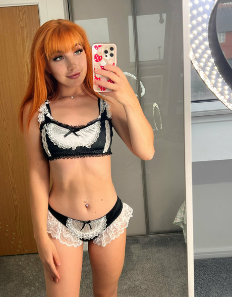 Обнаженная фотография утечки OnlyFans от Penny Petite